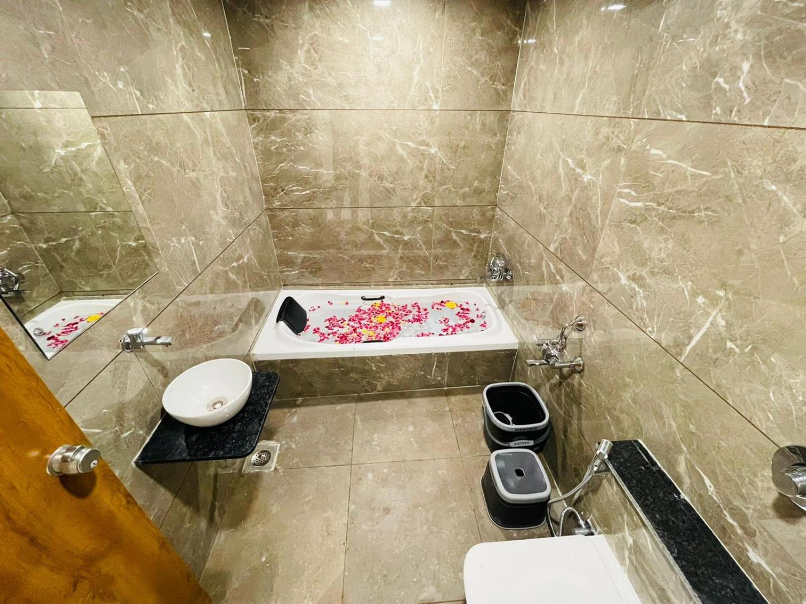 Hotel Avenue Sky Ahmedabad Luaran gambar
